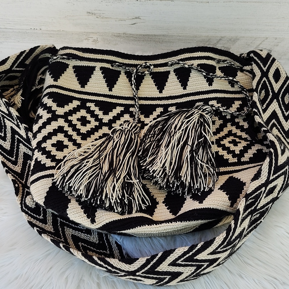CHILA HANDMADE DRAWSTRING BUCKET BAG - Picture 12 of 13
